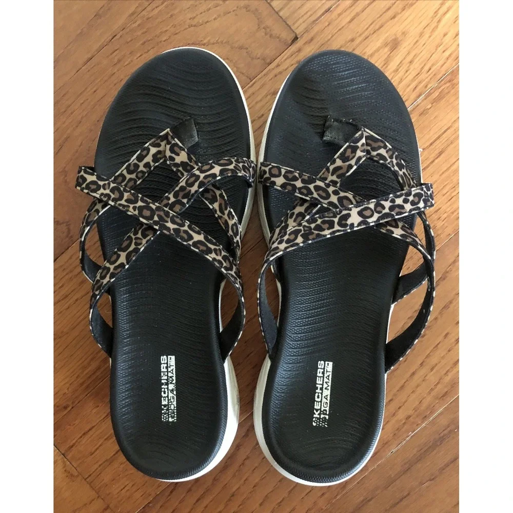 Skechers GoWalk Womens Sandals Size 8 Black Leopard GOGA Mat Flip Flop